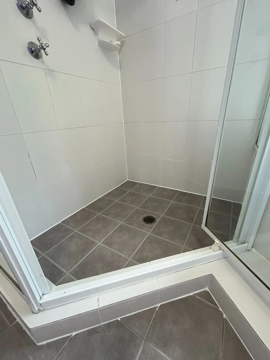Grey shower after restoration